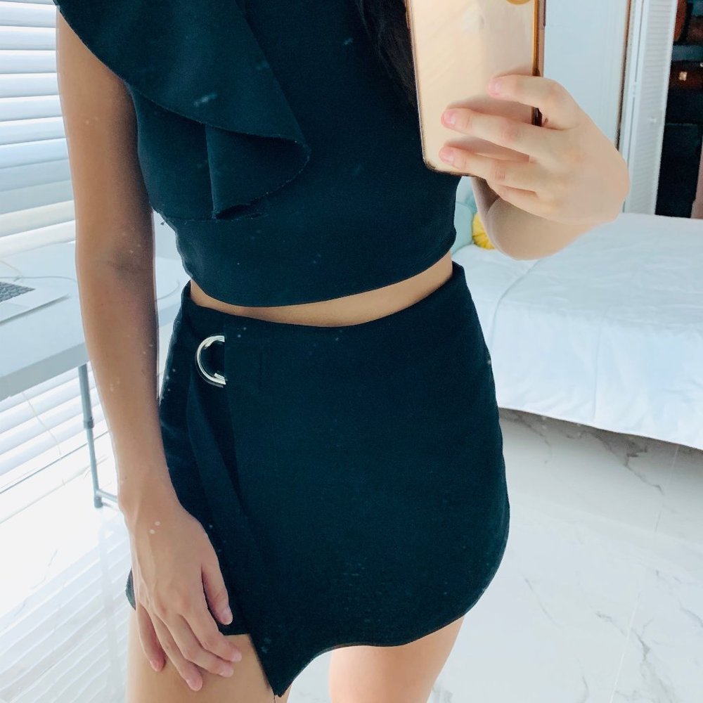 Black skort